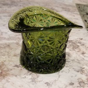 FENTON ART GLASS GREEN TOP HAT DAISY